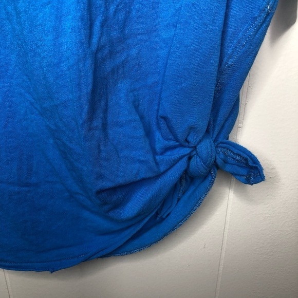 We The Free Distressed V-neck Tie Tee - Picture 4 of 7